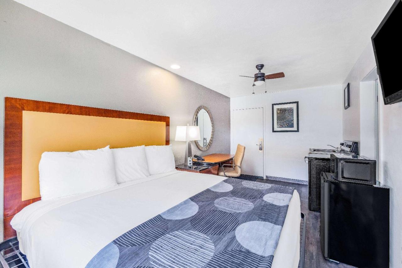 Oceanside Inn & Suites, A Days Inn By Wyndham Fort Bragg Esterno foto