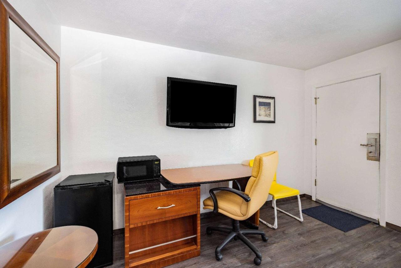 Oceanside Inn & Suites, A Days Inn By Wyndham Fort Bragg Esterno foto