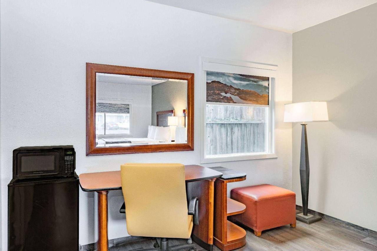 Oceanside Inn & Suites, A Days Inn By Wyndham Fort Bragg Esterno foto